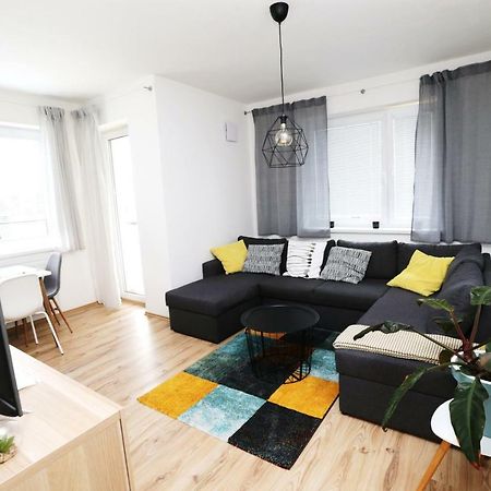 Samorin - Apartment In The Center - Private Parking - Klimatizacia 外观 照片