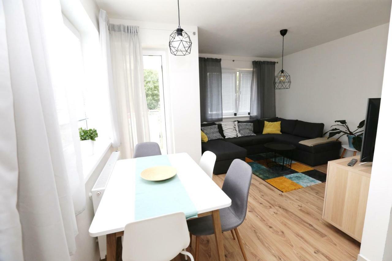 Samorin - Apartment In The Center - Private Parking - Klimatizacia 外观 照片