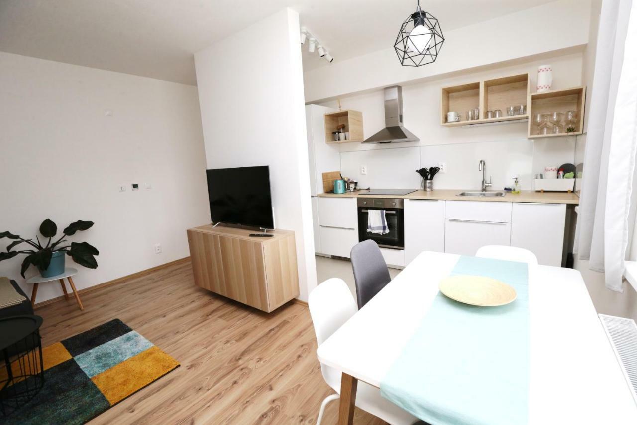 Samorin - Apartment In The Center - Private Parking - Klimatizacia 外观 照片