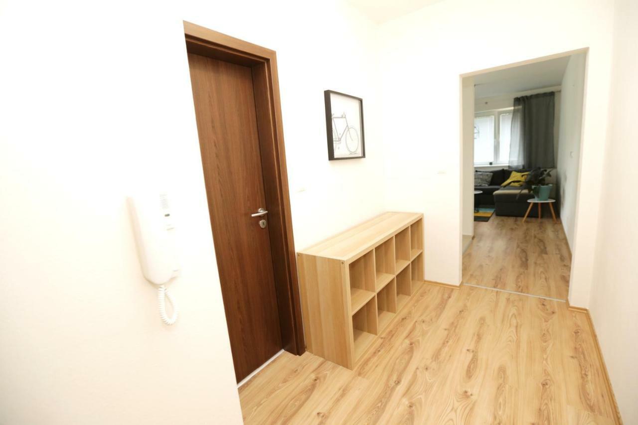 Samorin - Apartment In The Center - Private Parking - Klimatizacia 外观 照片