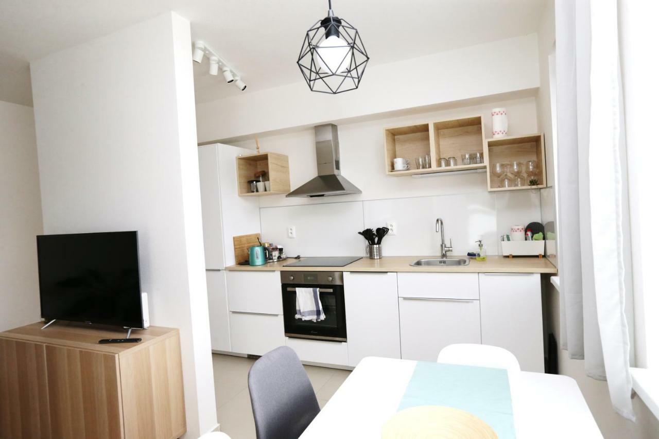 Samorin - Apartment In The Center - Private Parking - Klimatizacia 外观 照片