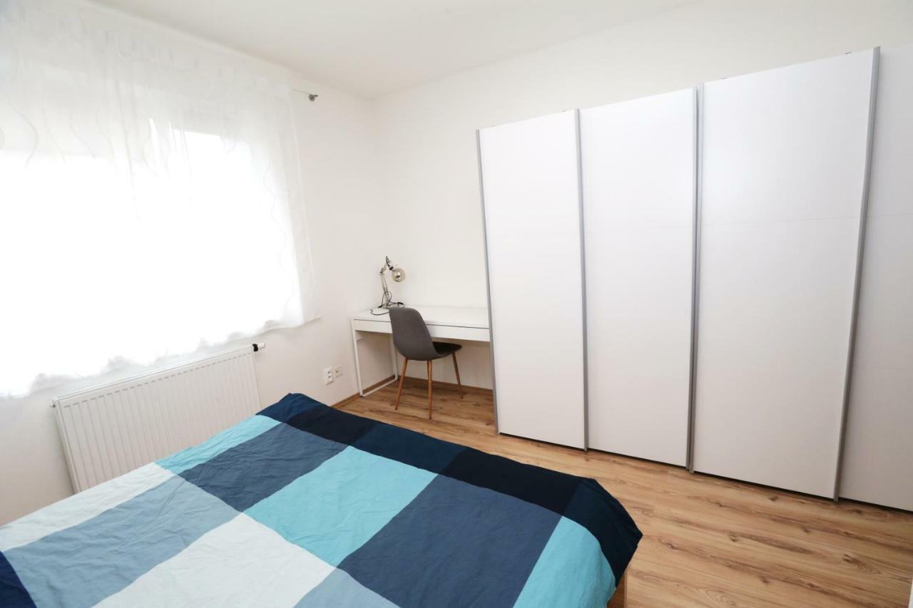 Samorin - Apartment In The Center - Private Parking - Klimatizacia 外观 照片